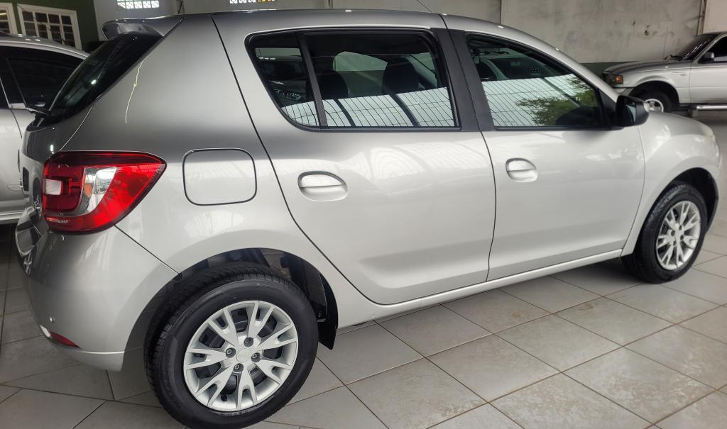 RENAULT Sandero - Foto
