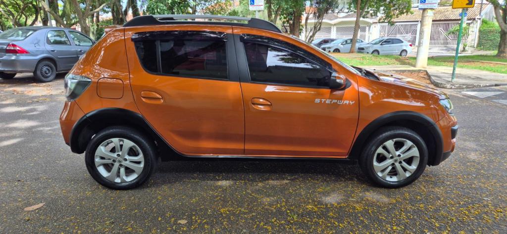 RENAULT Sandero - Foto