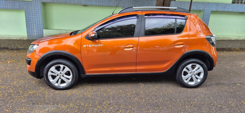 RENAULT Sandero - Foto