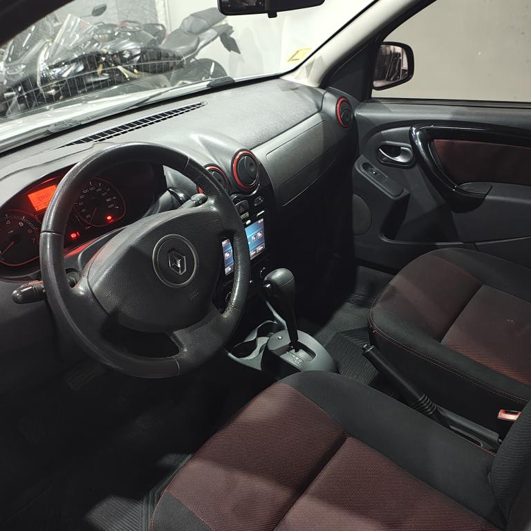 RENAULT Sandero - Foto