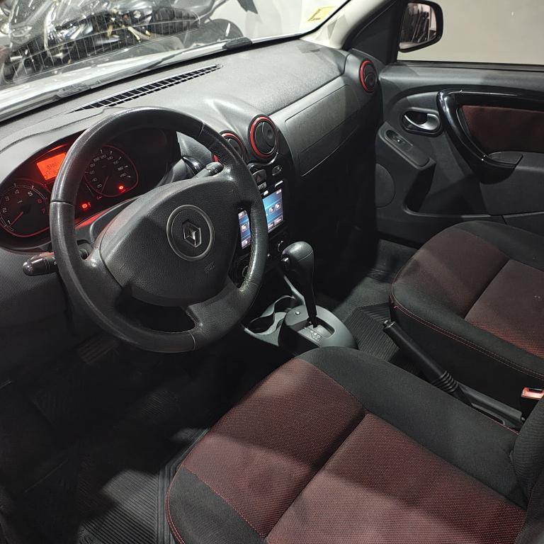 RENAULT Sandero - Foto