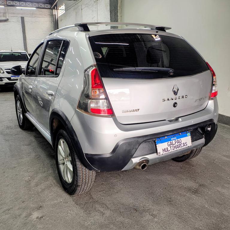 RENAULT Sandero - Foto