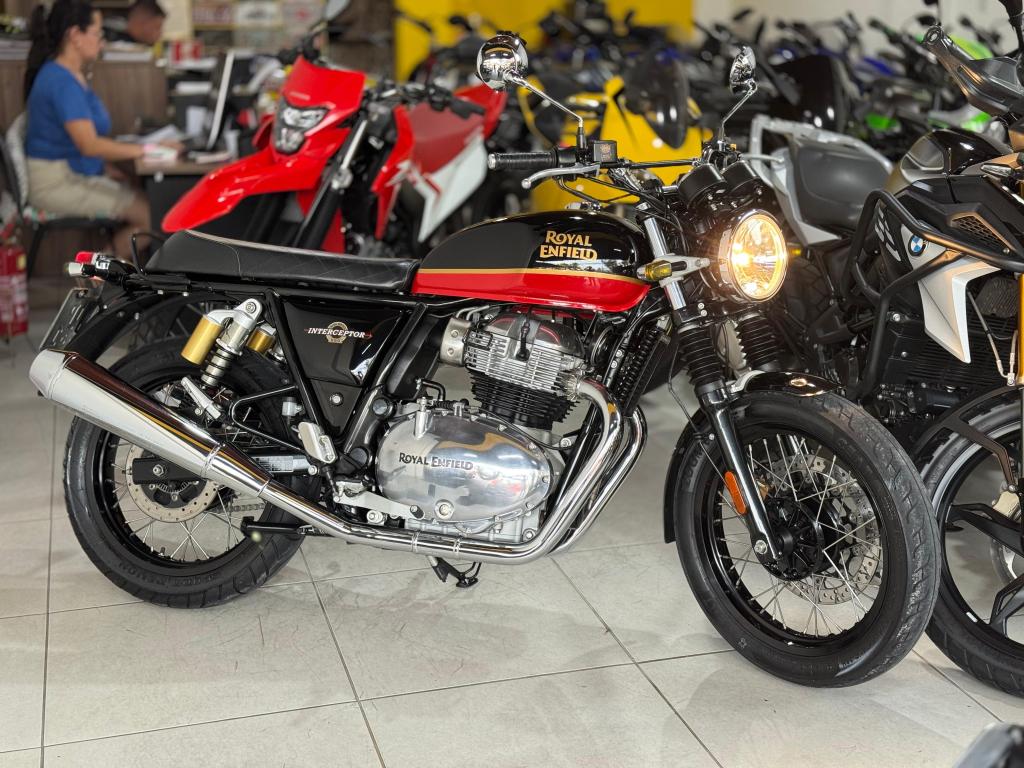 ROYAL ENFIELD Interceptor 650 - Foto