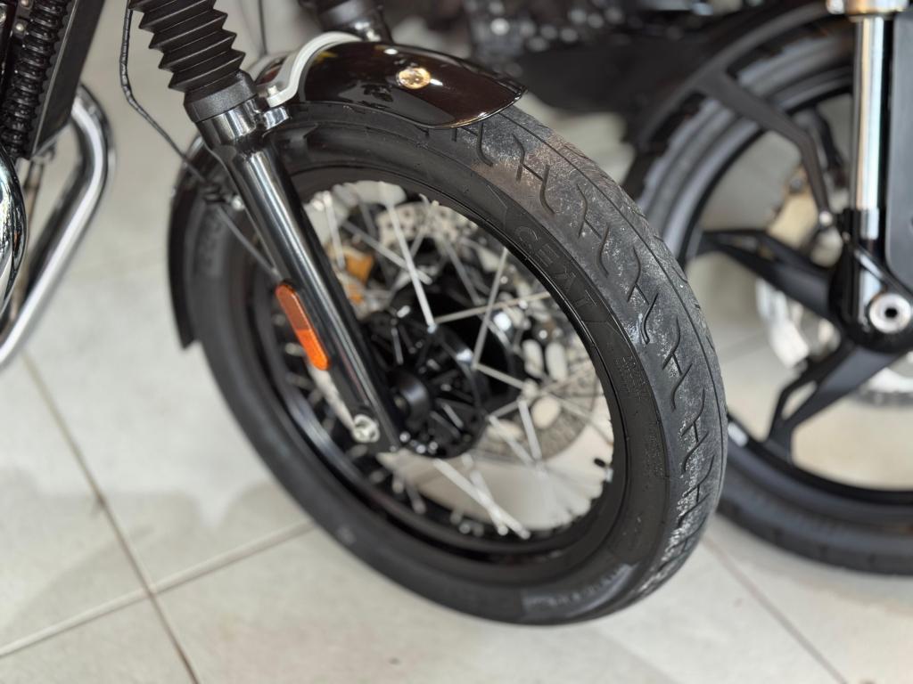 ROYAL ENFIELD Interceptor 650 - Foto