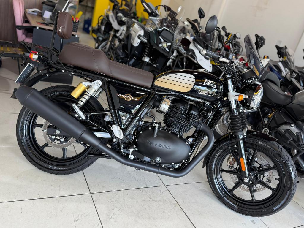 ROYAL ENFIELD Interceptor 650 - Foto