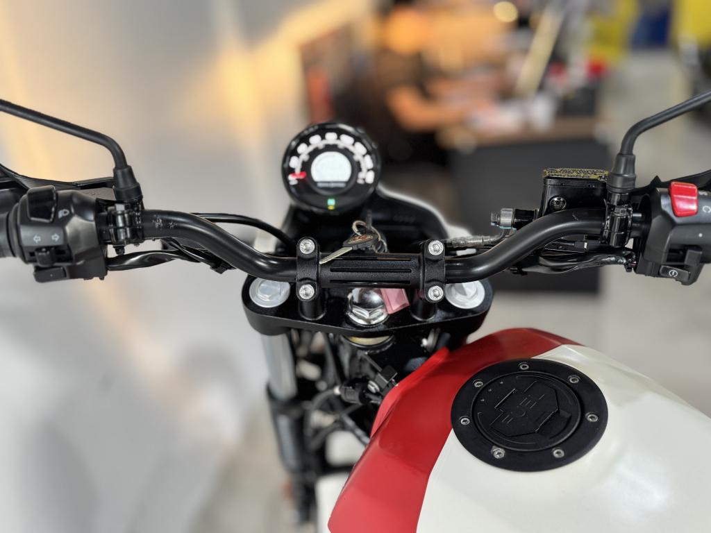 ROYAL ENFIELD Scram 411 - Foto