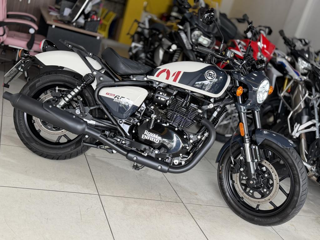 ROYAL ENFIELD Shotgun 650 - Foto