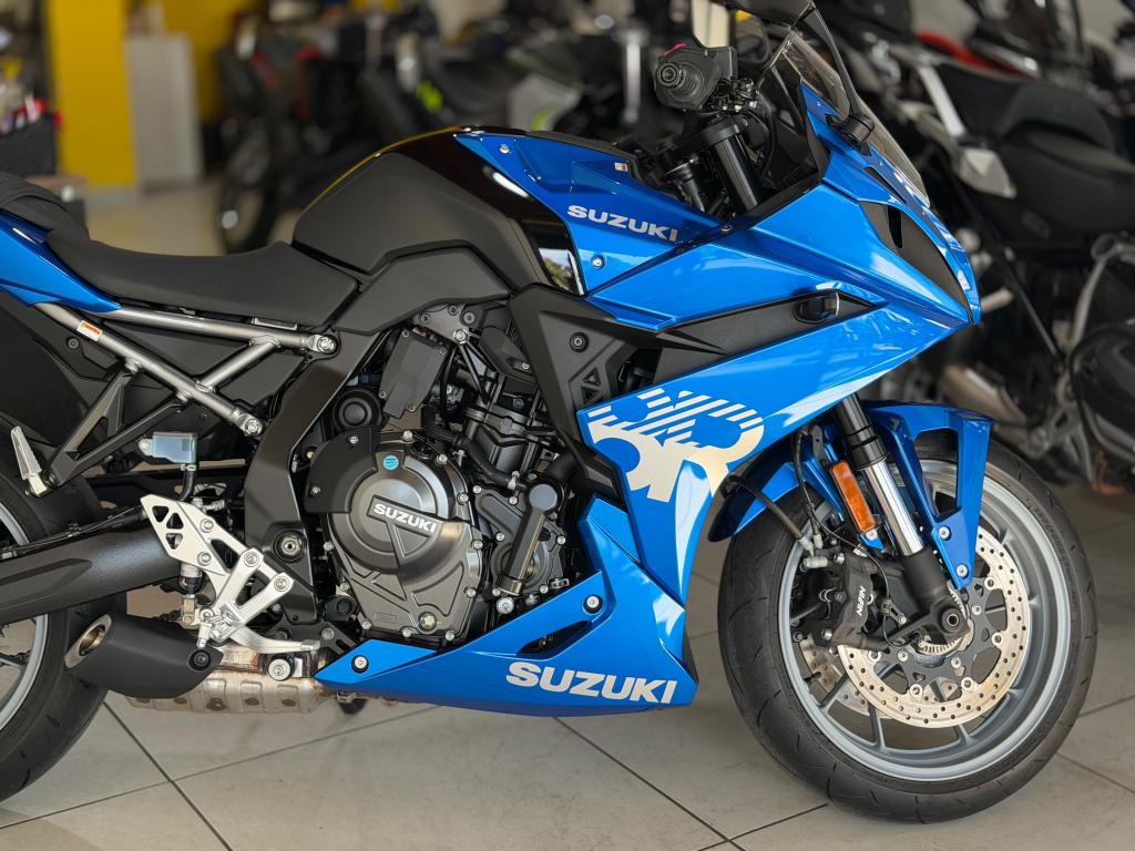 SUZUKI GSX-8R - Foto