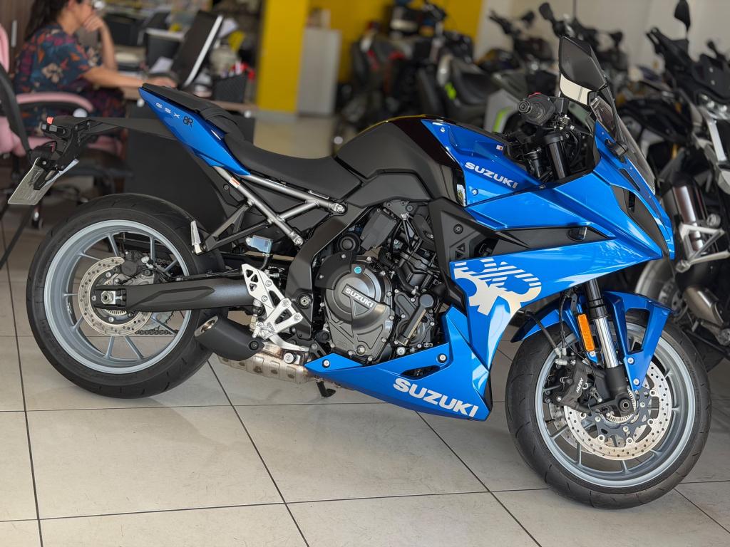 SUZUKI GSX-8R - Foto
