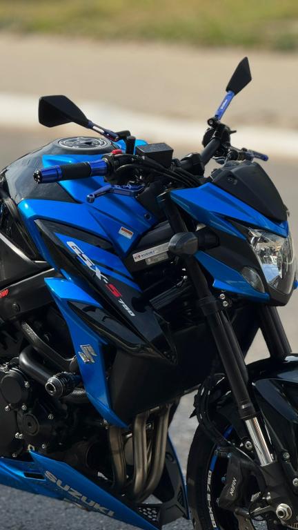 SUZUKI GSX-S 750 - Foto