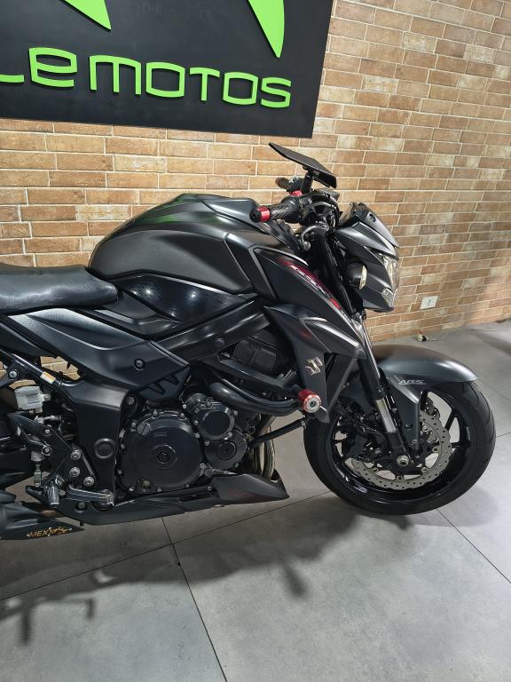 SUZUKI GSX-S 750 - Foto