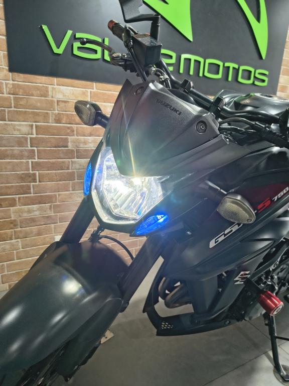 SUZUKI GSX-S 750 - Foto