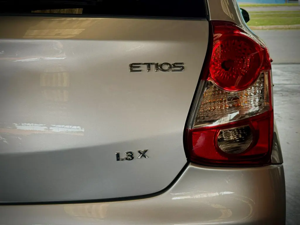 TOYOTA Etios Hatch - Foto