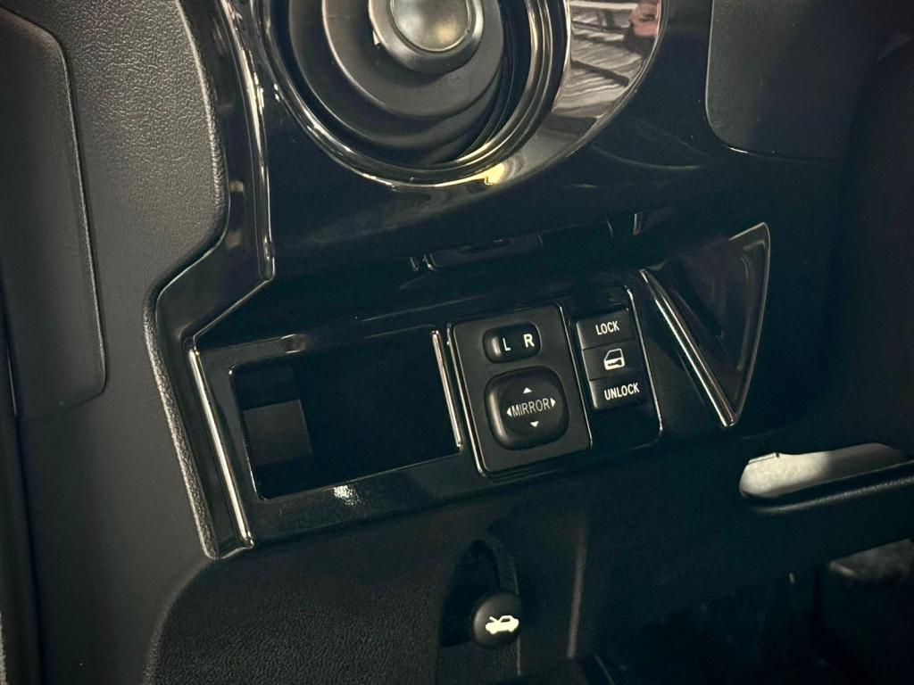 TOYOTA Etios Hatch - Foto