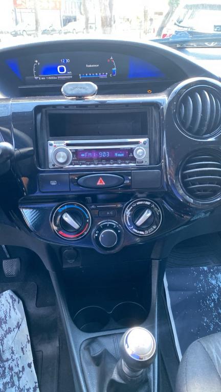 TOYOTA Etios Hatch - Foto