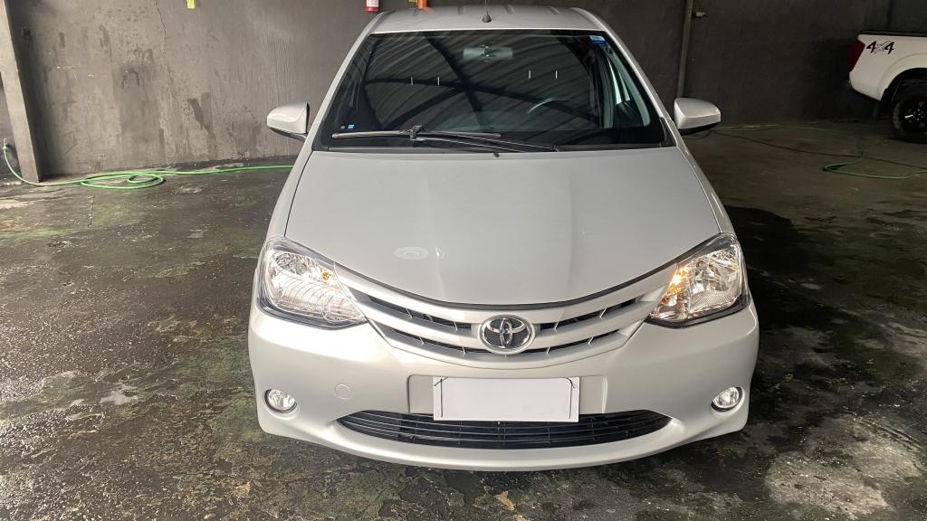 TOYOTA Etios Hatch - Foto