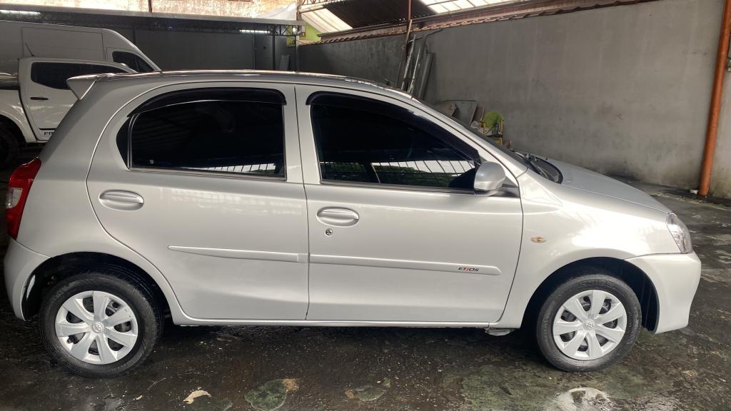TOYOTA Etios Hatch - Foto
