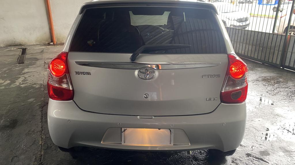 TOYOTA Etios Hatch - Foto