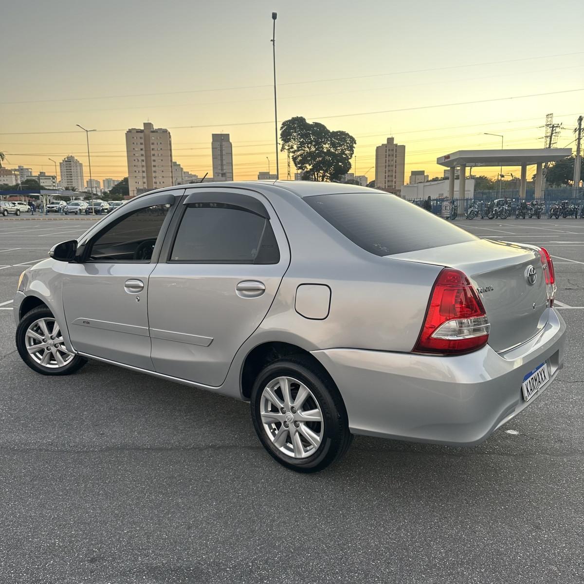 TOYOTA Etios Sedan - Foto
