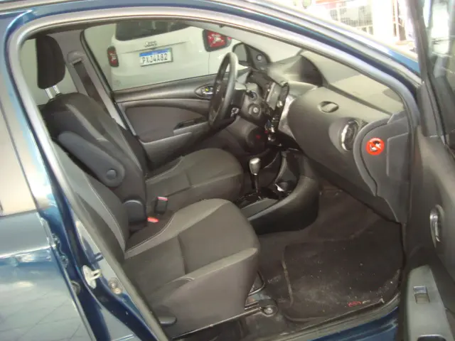 TOYOTA Etios Sedan - Foto