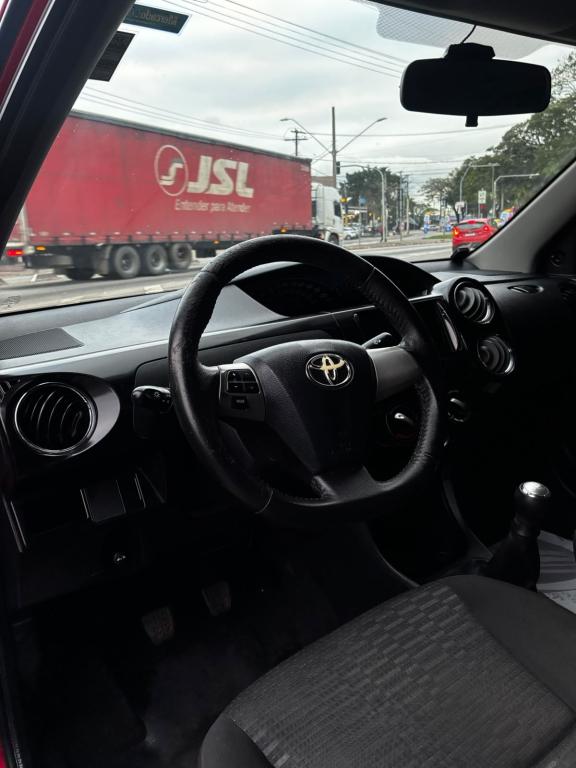 TOYOTA Etios Sedan - Foto