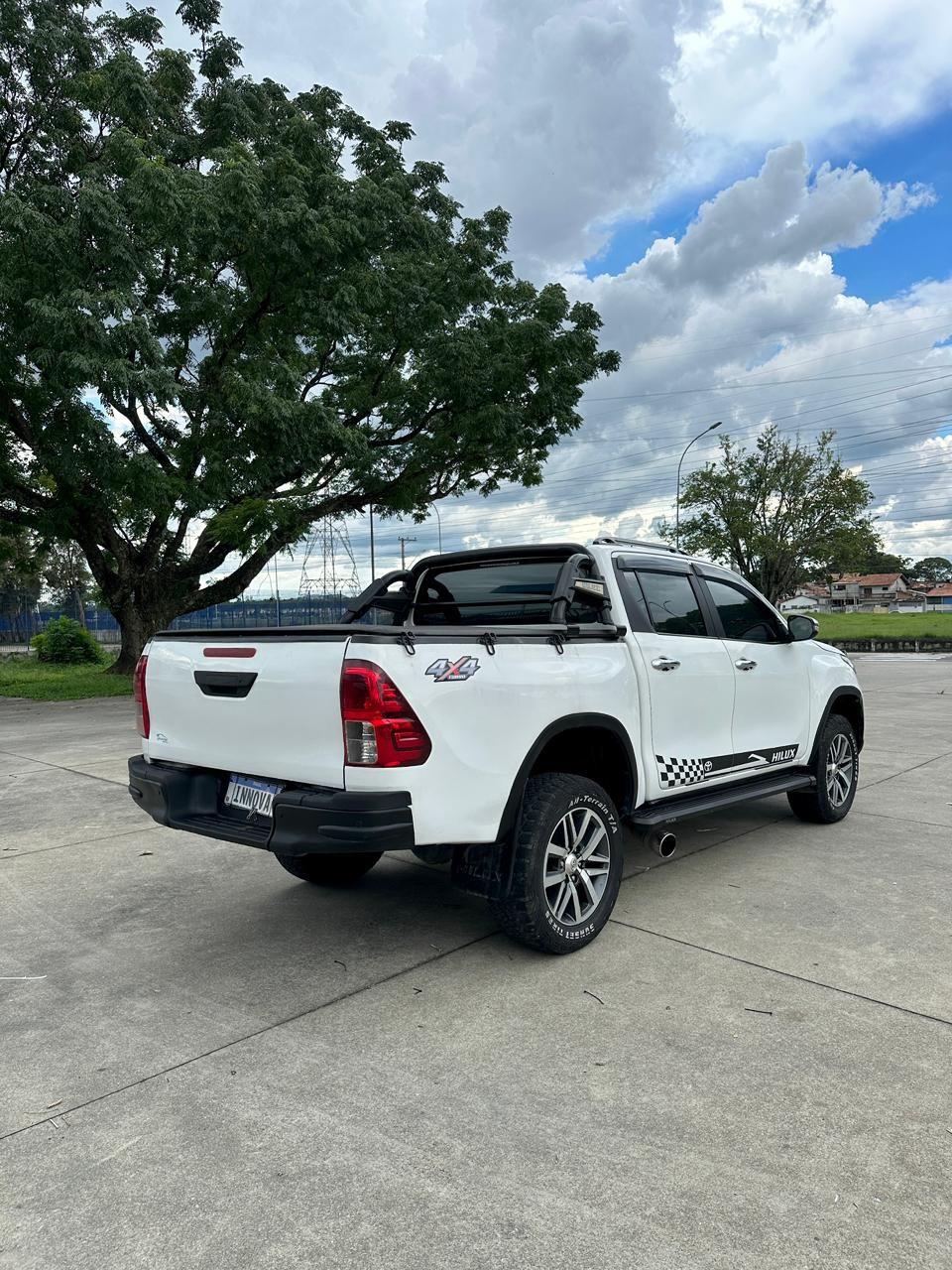 TOYOTA Hilux - Foto
