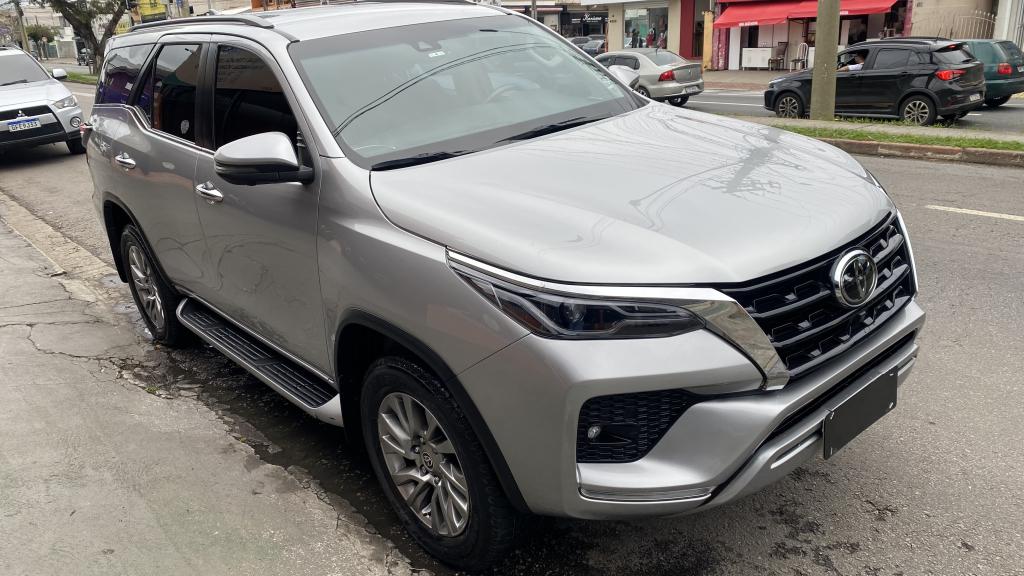 TOYOTA Hilux SW4 - Foto