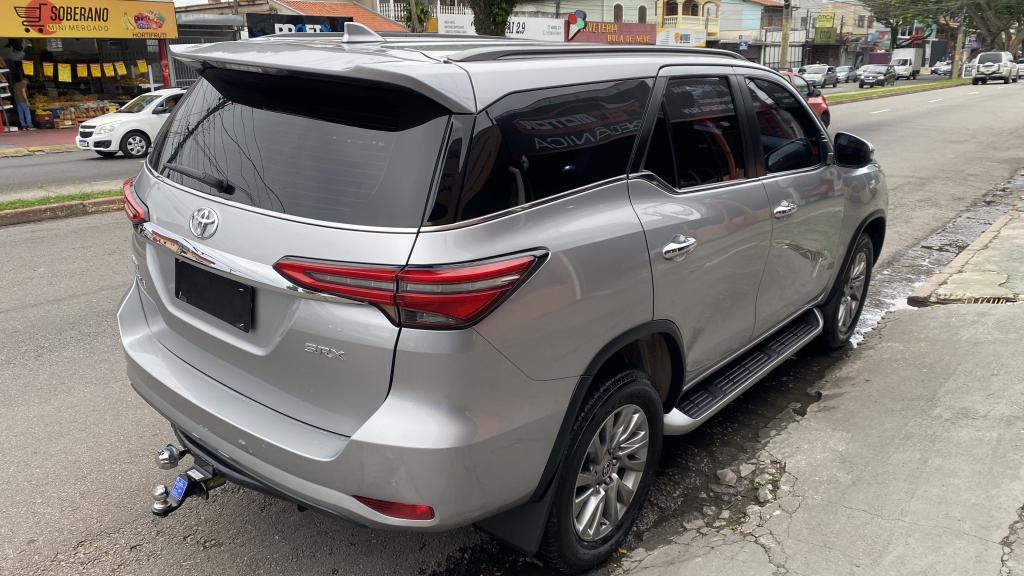 TOYOTA Hilux SW4 - Foto