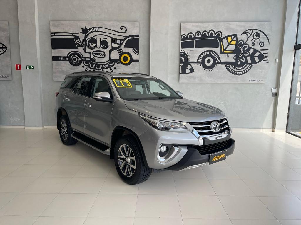 TOYOTA Hilux SW4