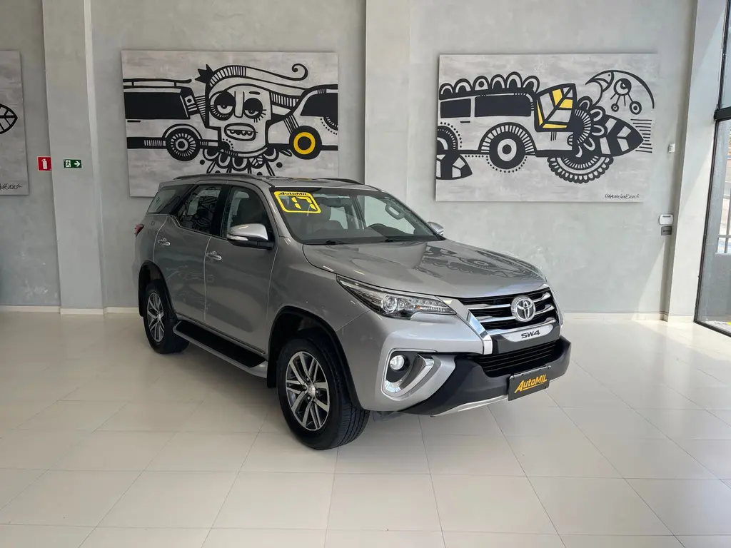 TOYOTA Hilux SW4