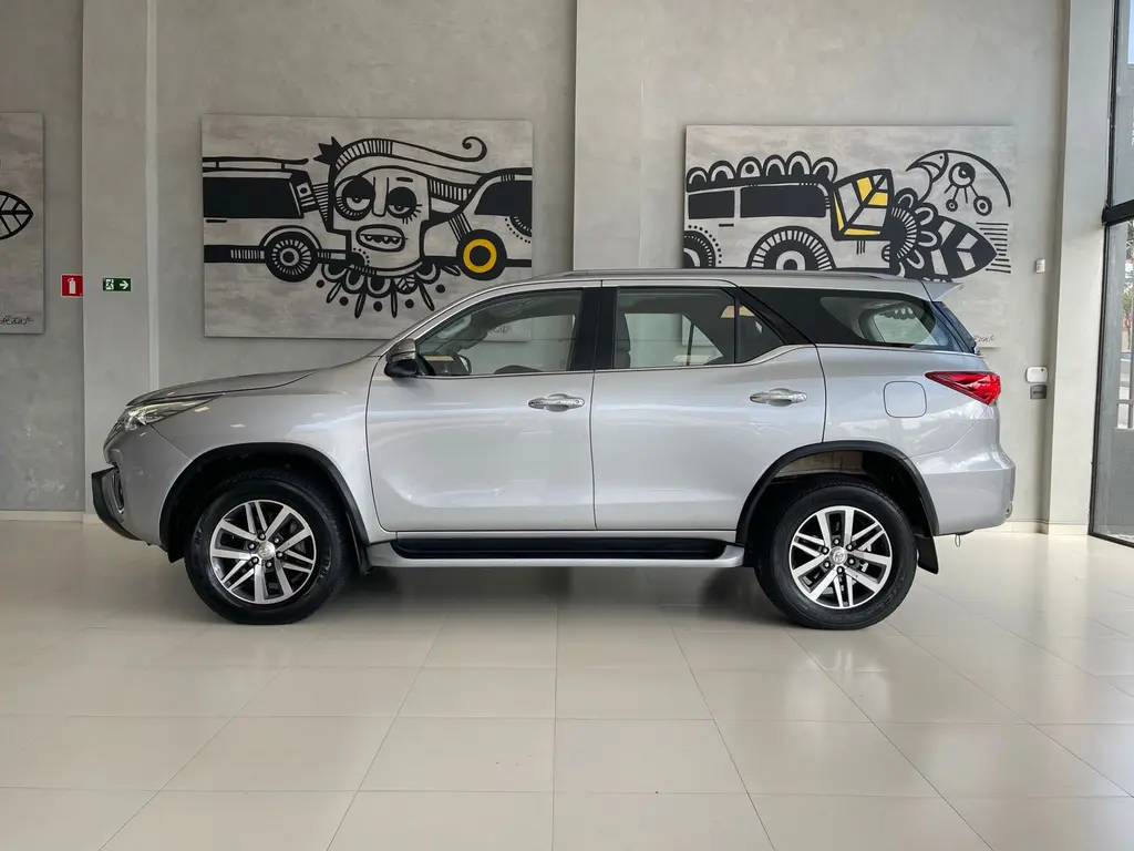 TOYOTA Hilux SW4 - Foto