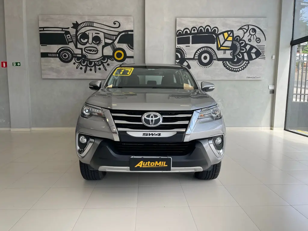 TOYOTA Hilux SW4 - Foto