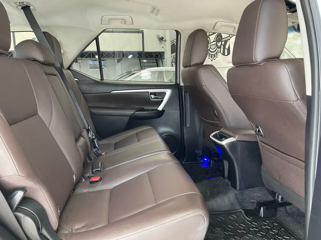 TOYOTA Hilux SW4 - Foto