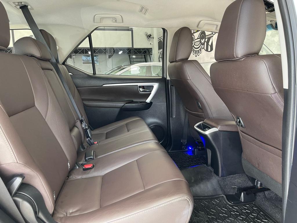 TOYOTA Hilux SW4 - Foto