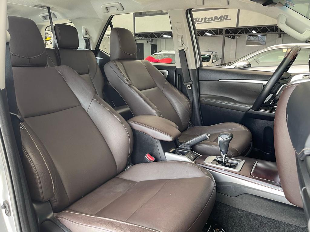 TOYOTA Hilux SW4 - Foto
