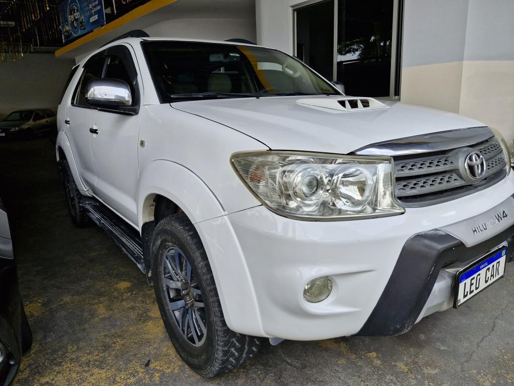 TOYOTA Hilux SW4 - Foto