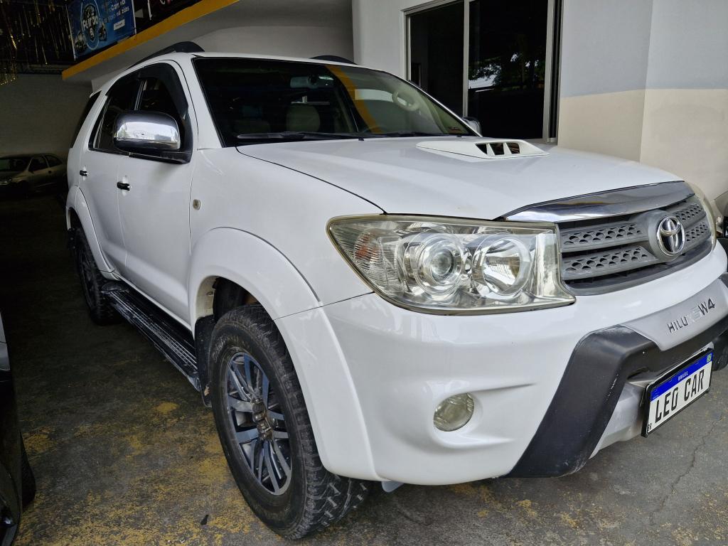 TOYOTA Hilux SW4 - Foto