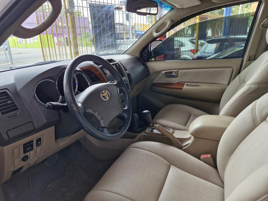 TOYOTA Hilux SW4 - Foto