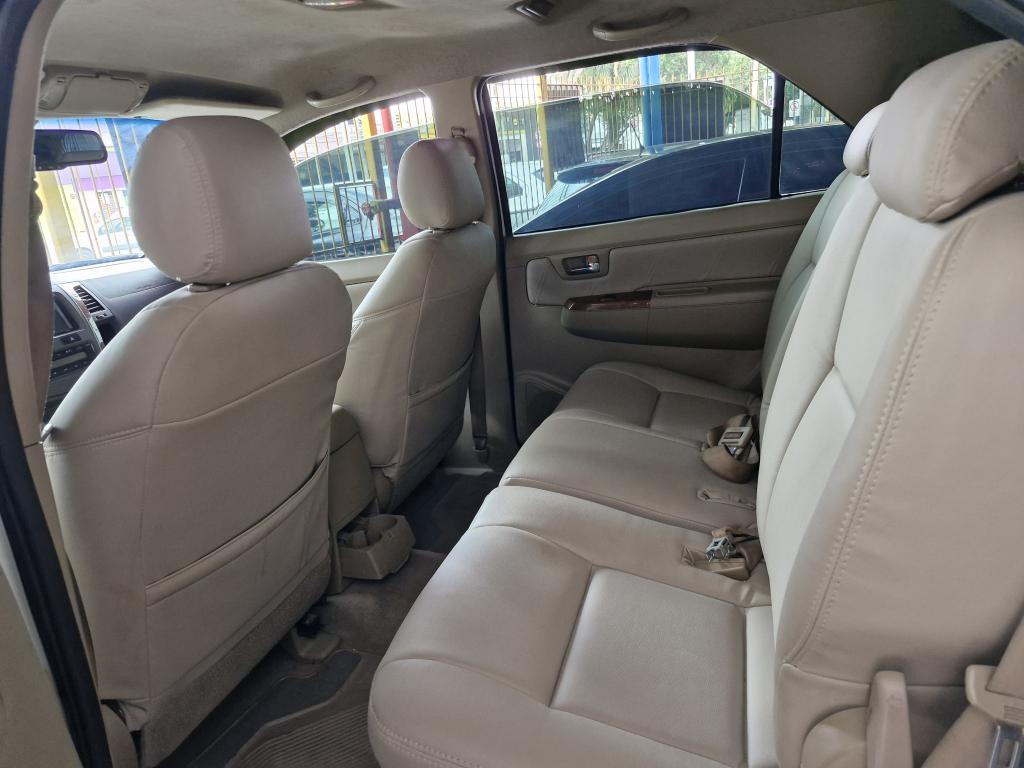 TOYOTA Hilux SW4 - Foto