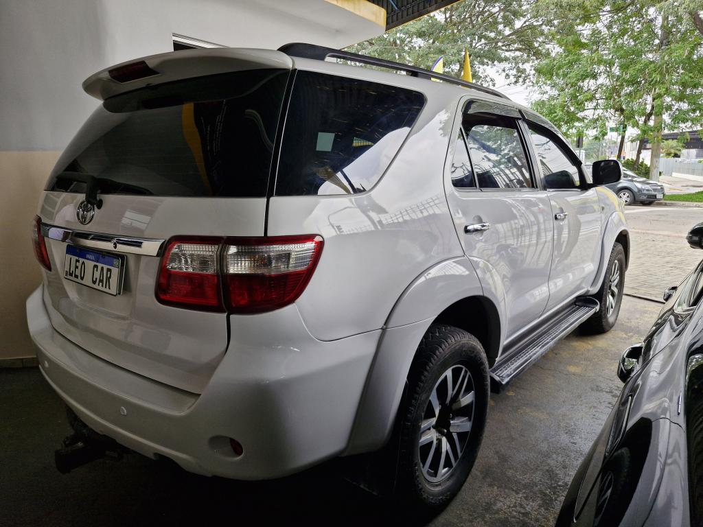 TOYOTA Hilux SW4 - Foto