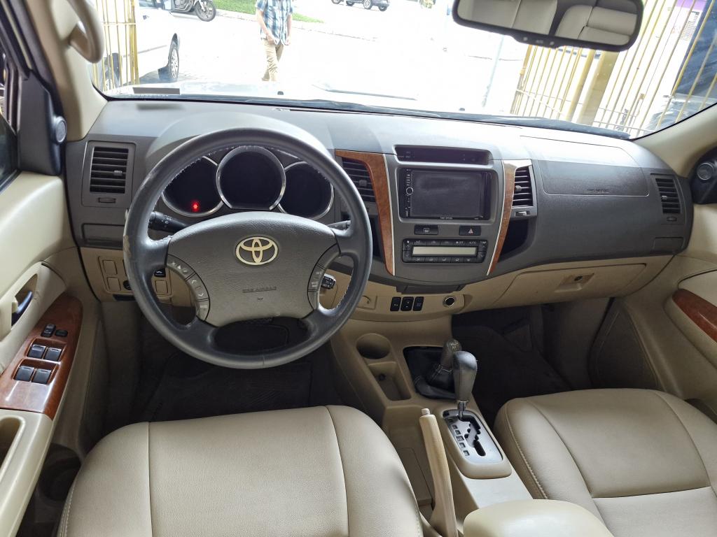TOYOTA Hilux SW4 - Foto