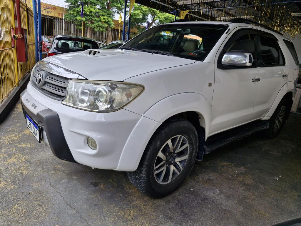 TOYOTA Hilux SW4 - Foto