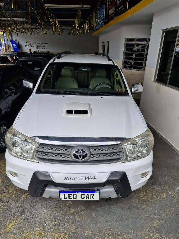 TOYOTA Hilux SW4 - Foto