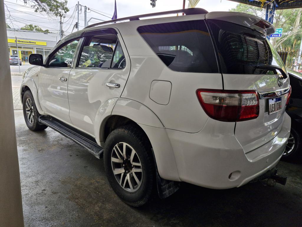 TOYOTA Hilux SW4 - Foto