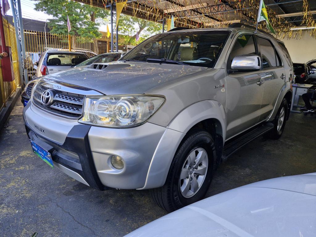 TOYOTA Hilux SW4