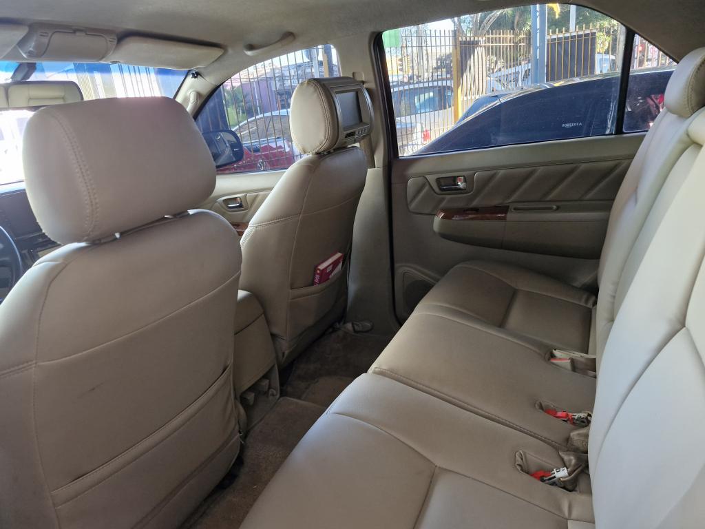 TOYOTA Hilux SW4 - Foto