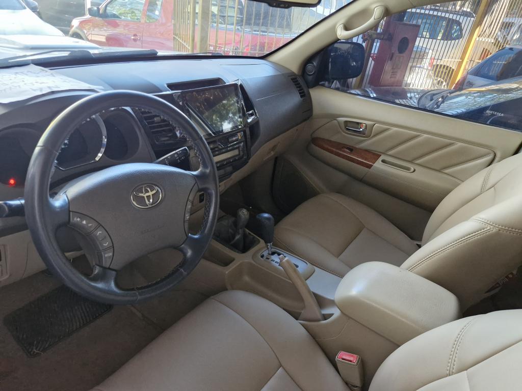 TOYOTA Hilux SW4 - Foto