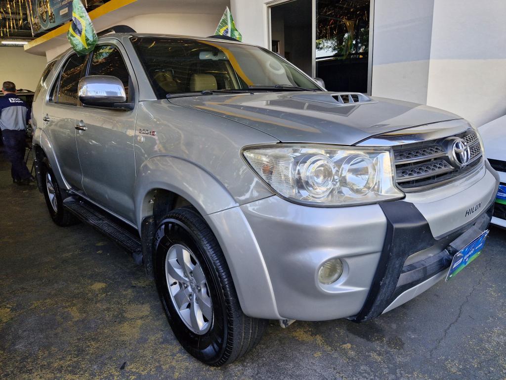 TOYOTA Hilux SW4 - Foto