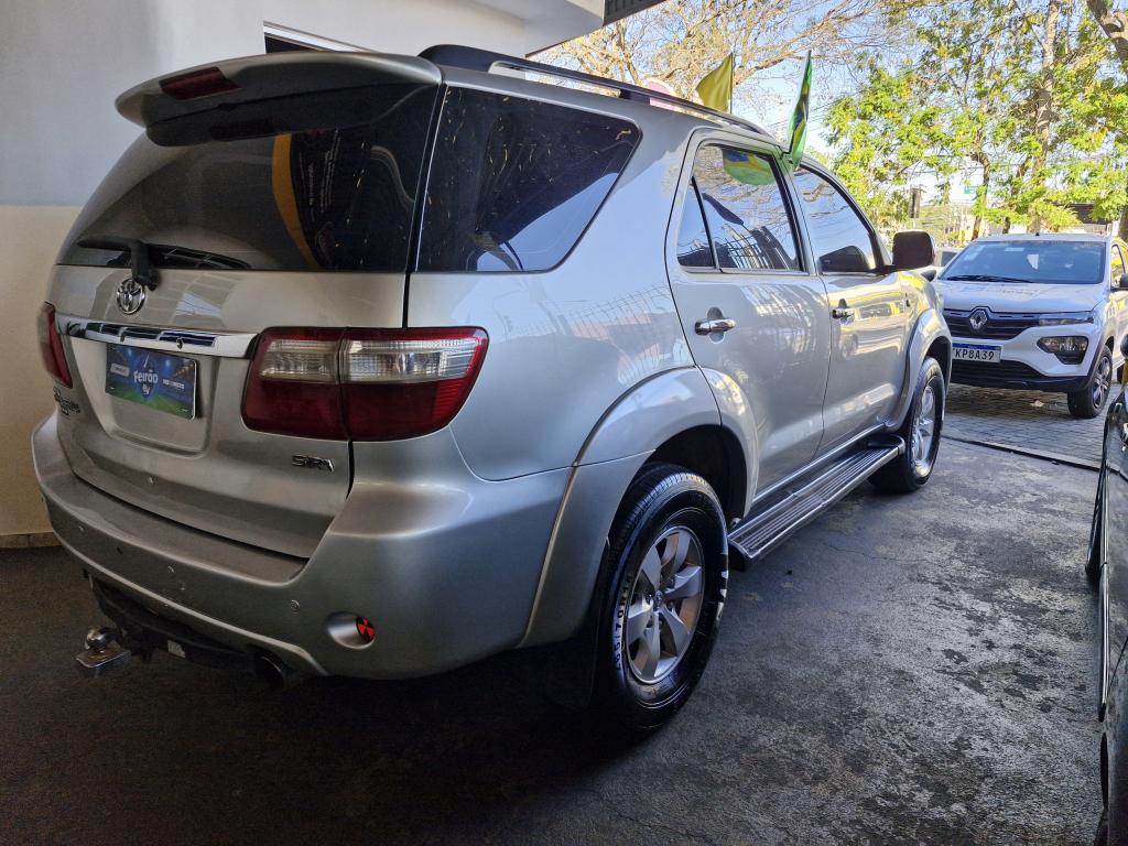 TOYOTA Hilux SW4 - Foto