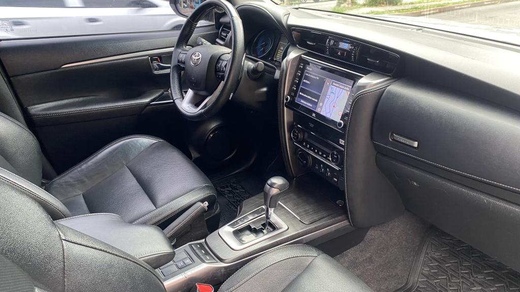 TOYOTA Hilux SW4 - Foto